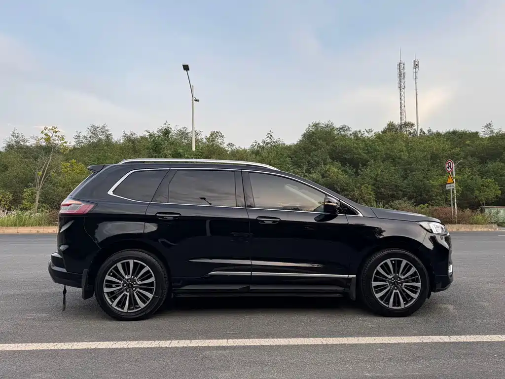Ford Edge — фото 11