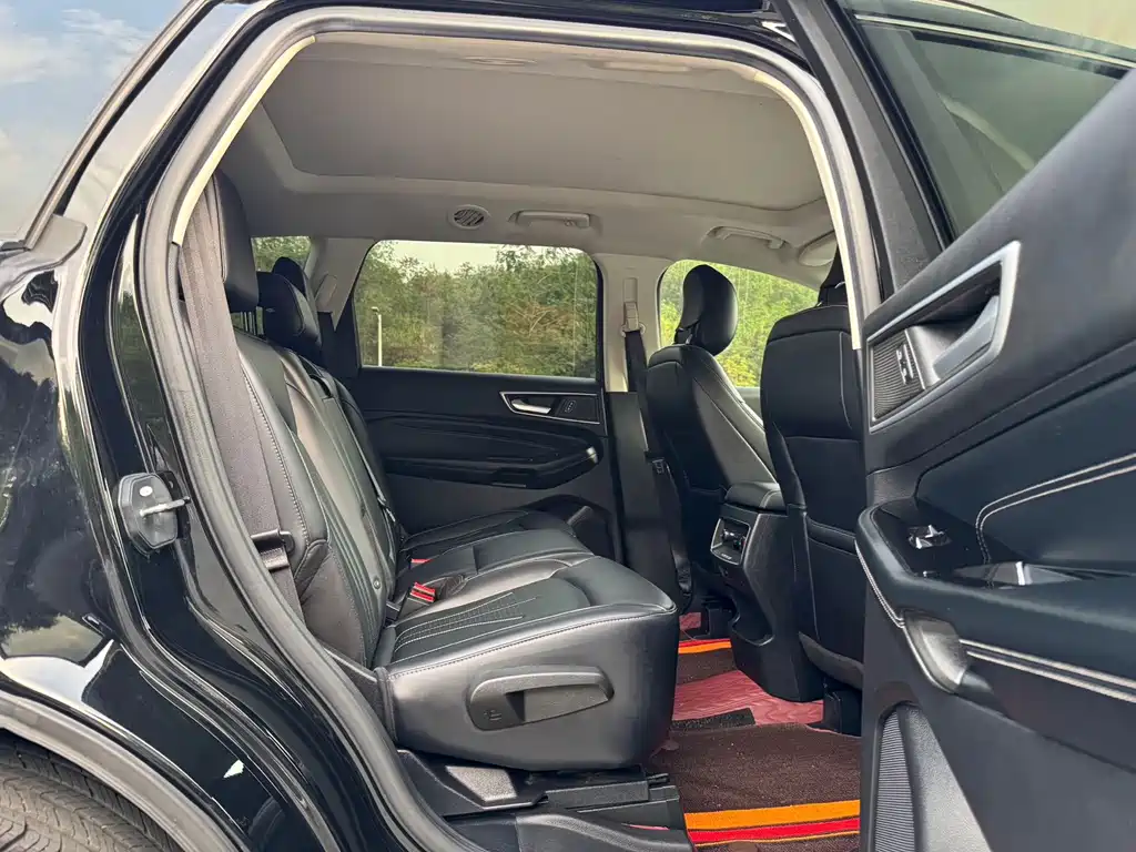 Ford Edge — фото 13