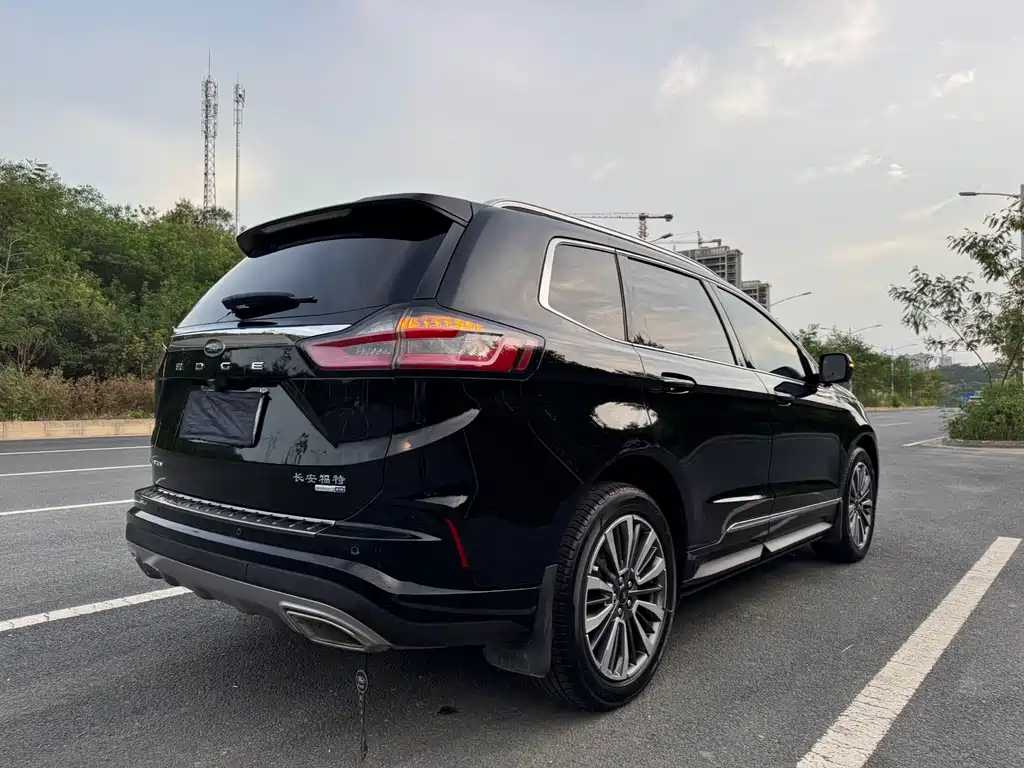 Ford Edge — фото 14