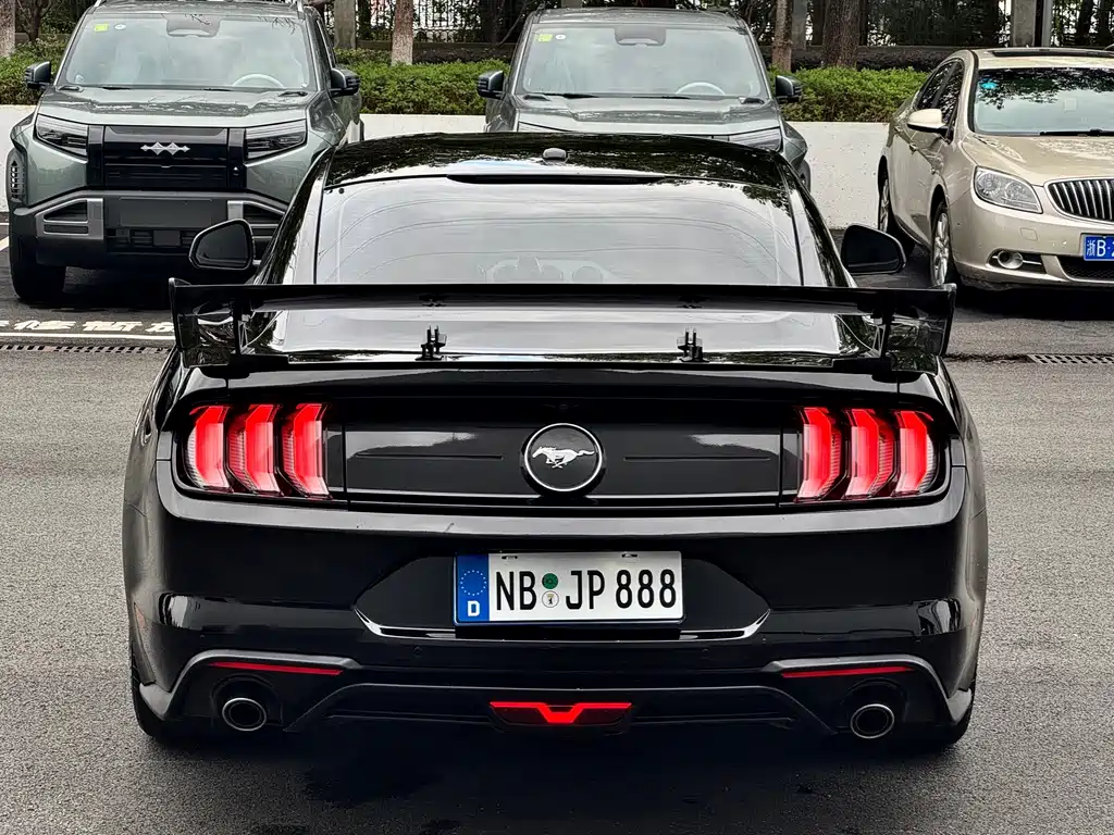 Ford Mustang — фото 10