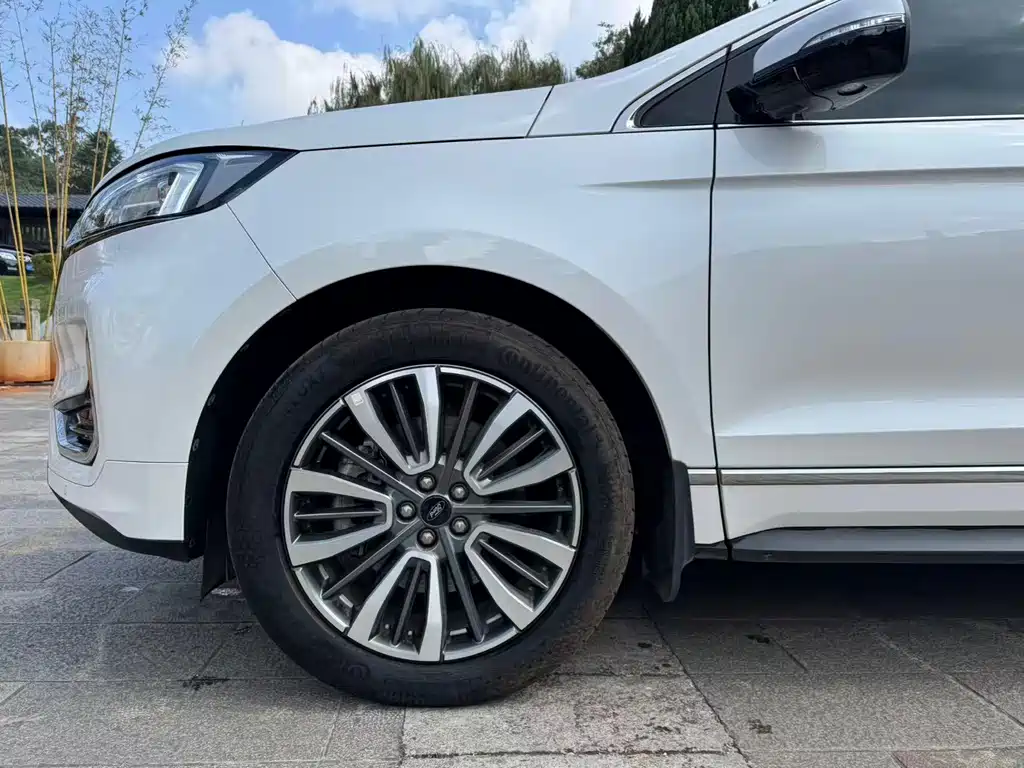 Ford Edge — фото 11