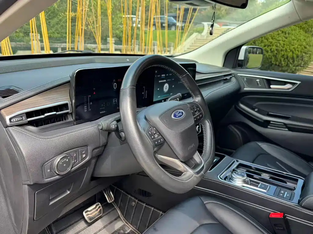 Ford Edge — фото 13
