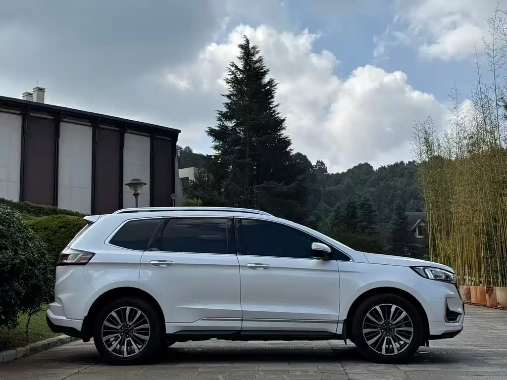 Ford Edge — фото 7