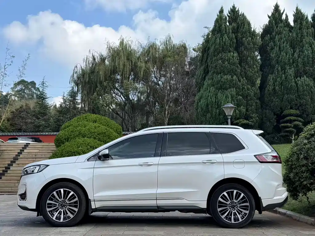 Ford Edge — фото 8