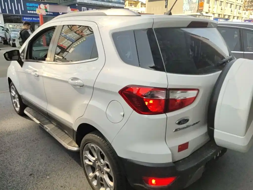 Ford Ecosport — фото 5