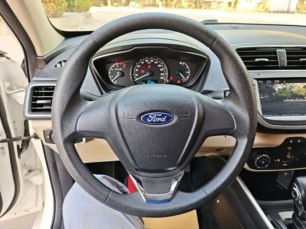 Ford Escort — фото 11