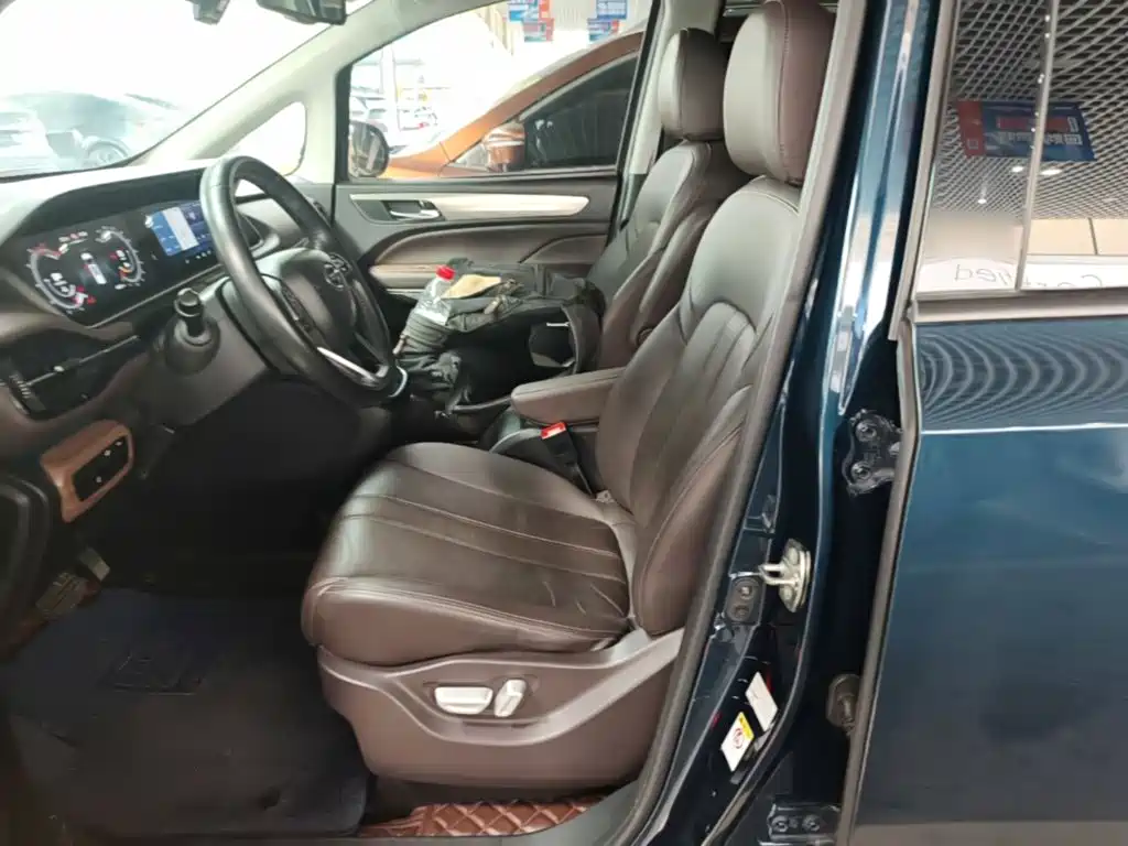 GAC Motor Trumpchi M6 — фото 15