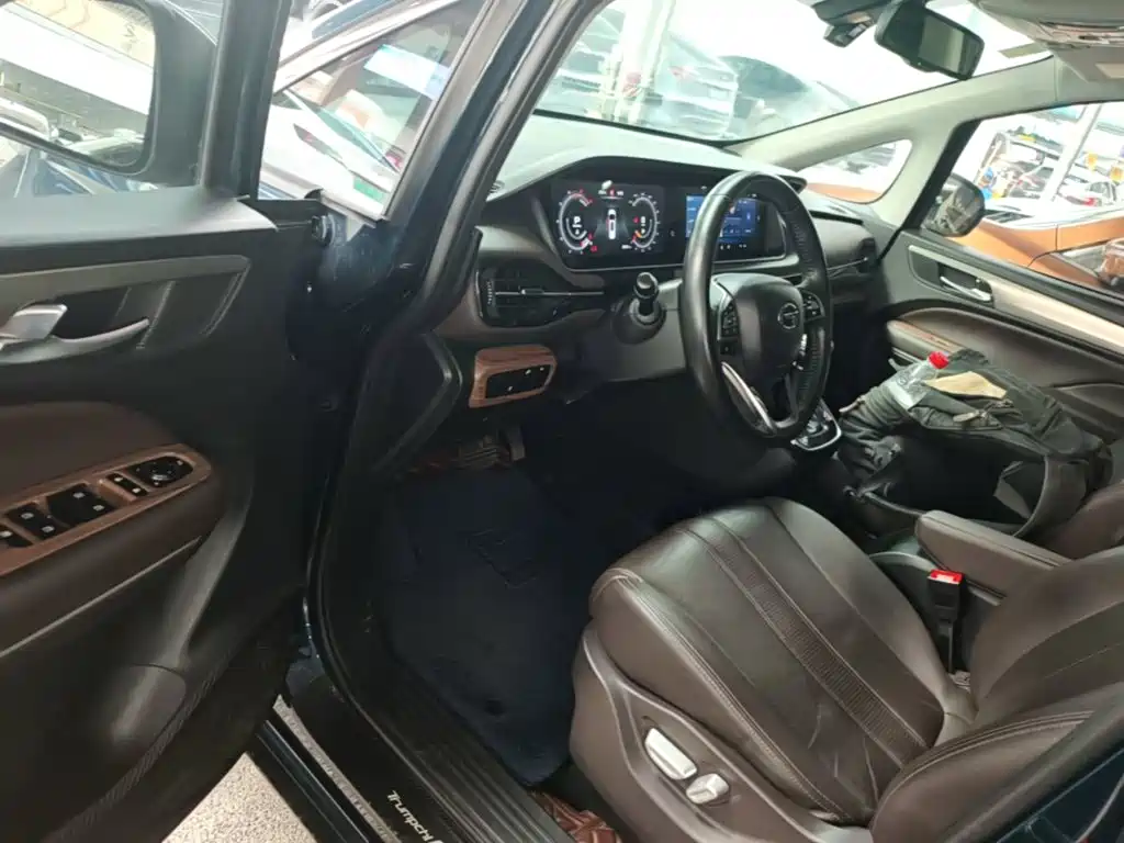 GAC Motor Trumpchi M6 — фото 16