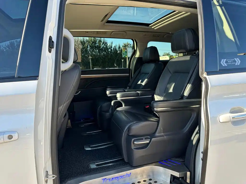 GAC Motor Trumpchi M8 — фото 14