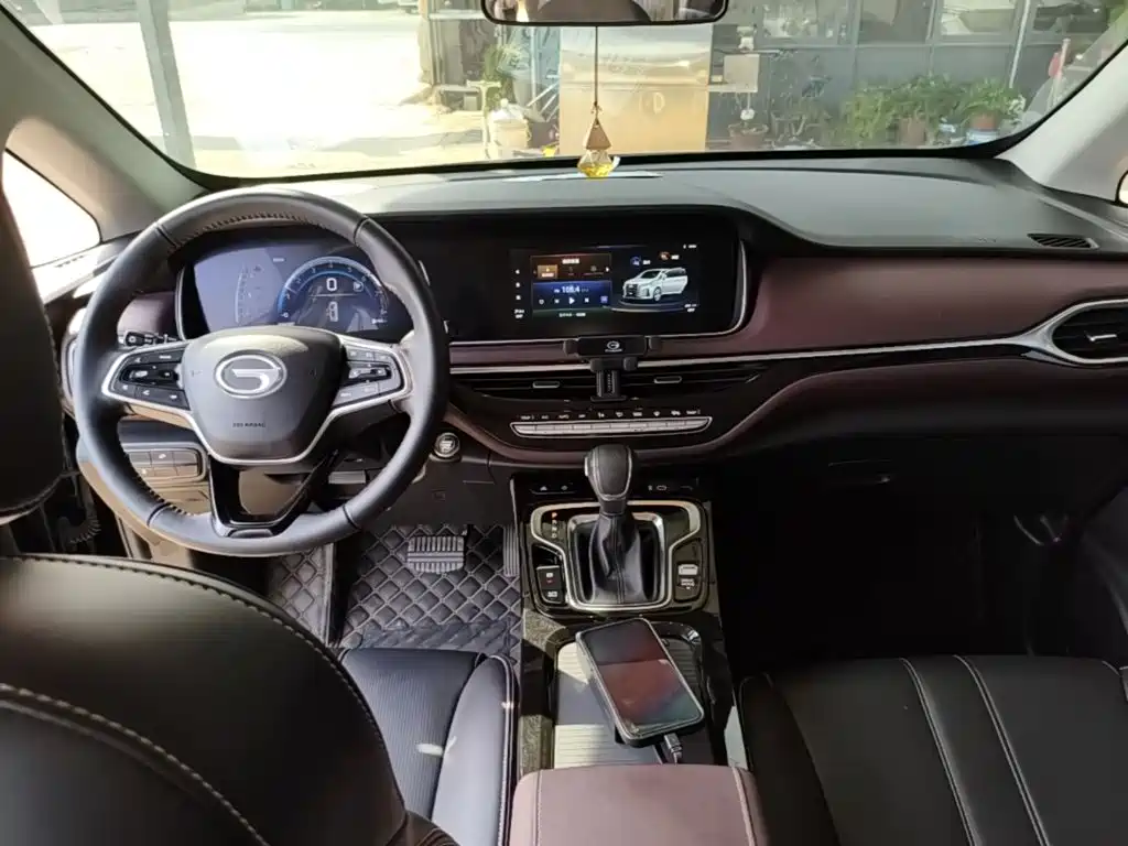 GAC Motor Trumpchi M6 — фото 10