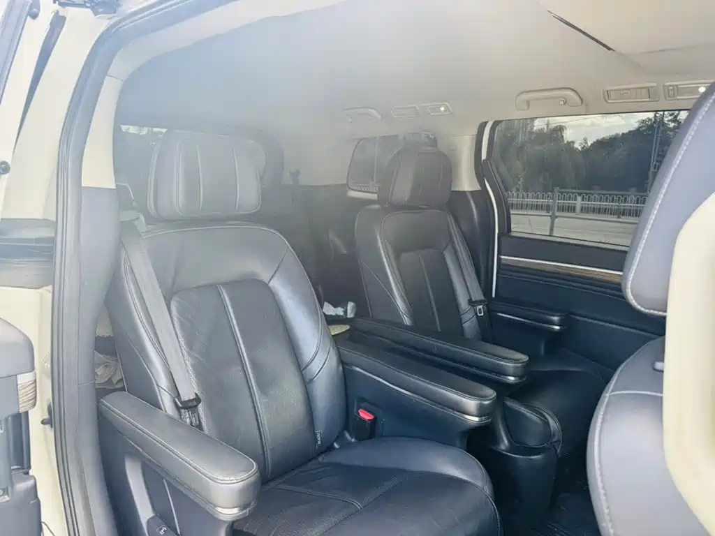 GAC Motor Trumpchi M8 — фото 23