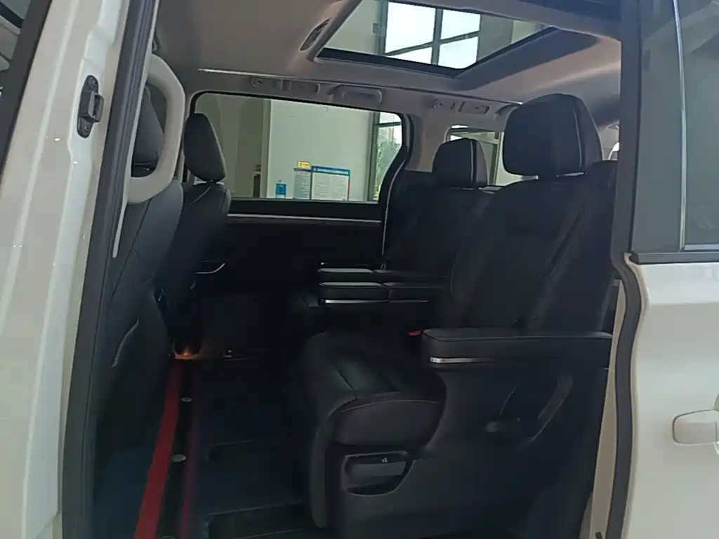 GAC Motor Trumpchi M8 — фото 17