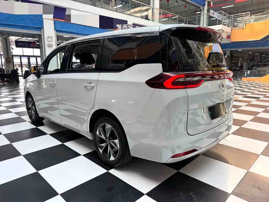 GAC Motor Trumpchi M6 — фото 17