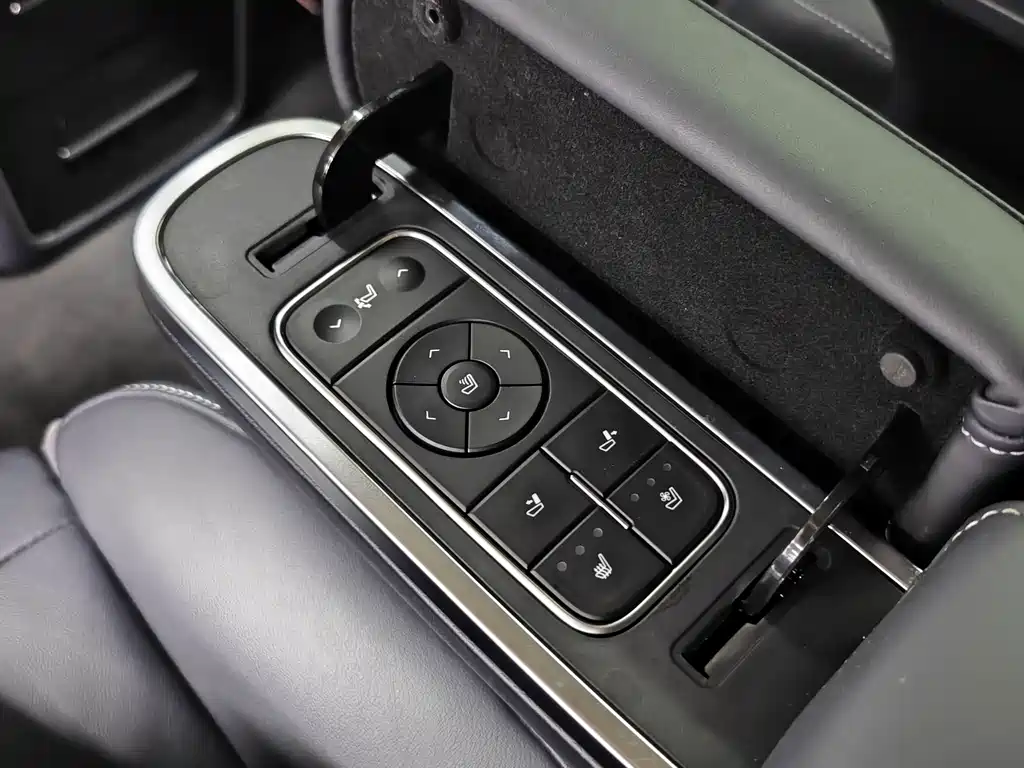 GAC Motor Trumpchi M8 — фото 16