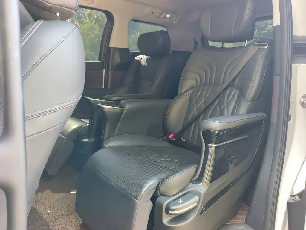 GAC Motor Trumpchi M8 — фото 15