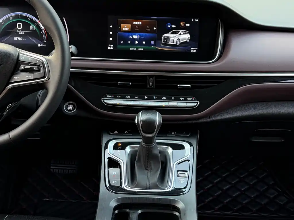 GAC Motor Trumpchi M6 — фото 13