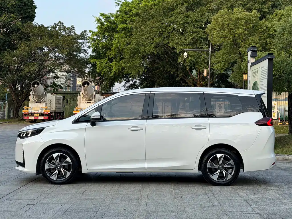 GAC Motor Trumpchi M6 — фото 4
