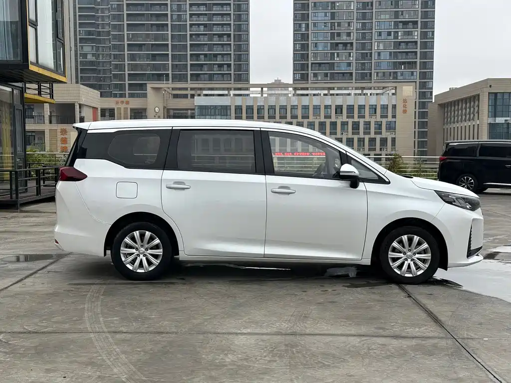GAC Motor Trumpchi M6 — фото 8