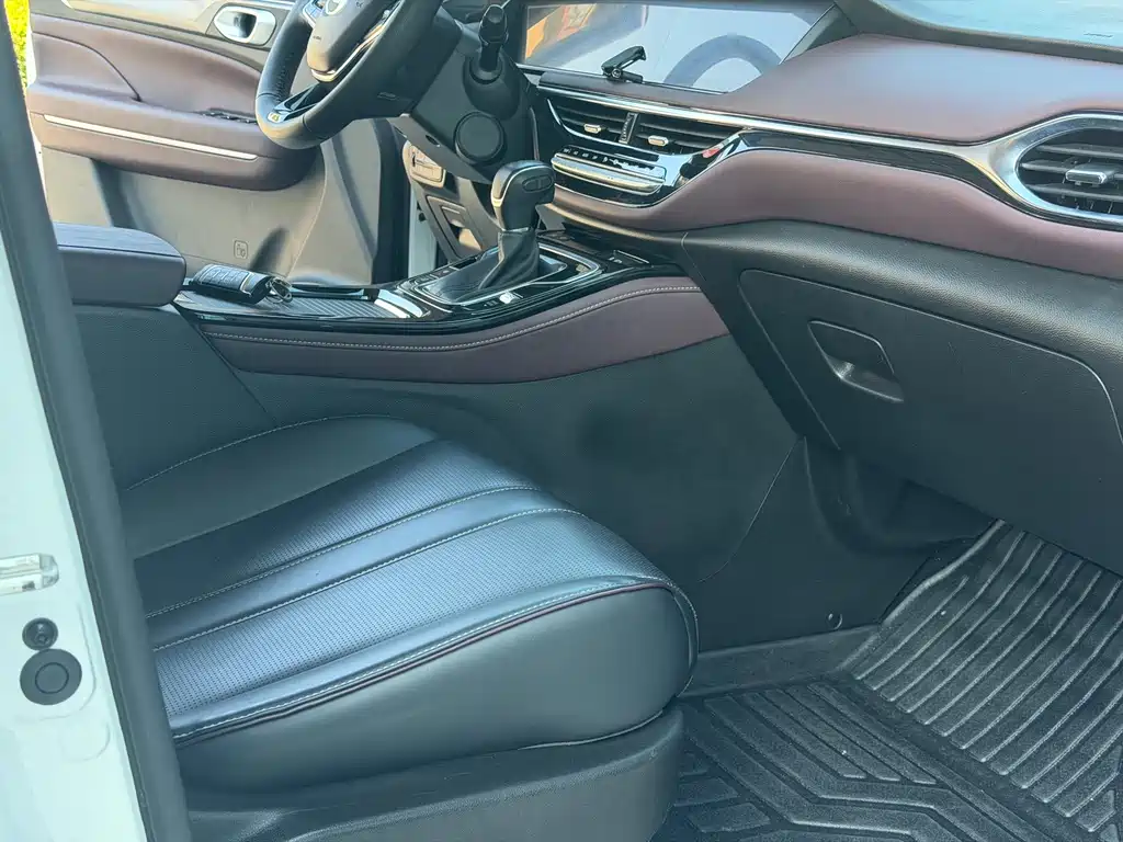 GAC Motor Trumpchi M6 — фото 11