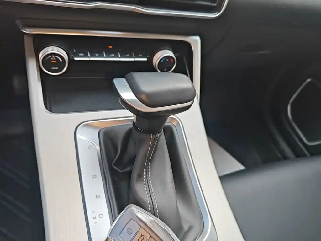 Geely Binyue — фото 10