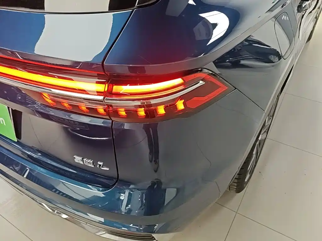 Geely Xingyue L — фото 8
