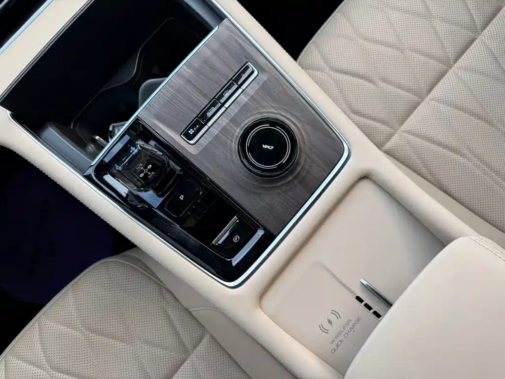 Geely Xingyue L — фото 11