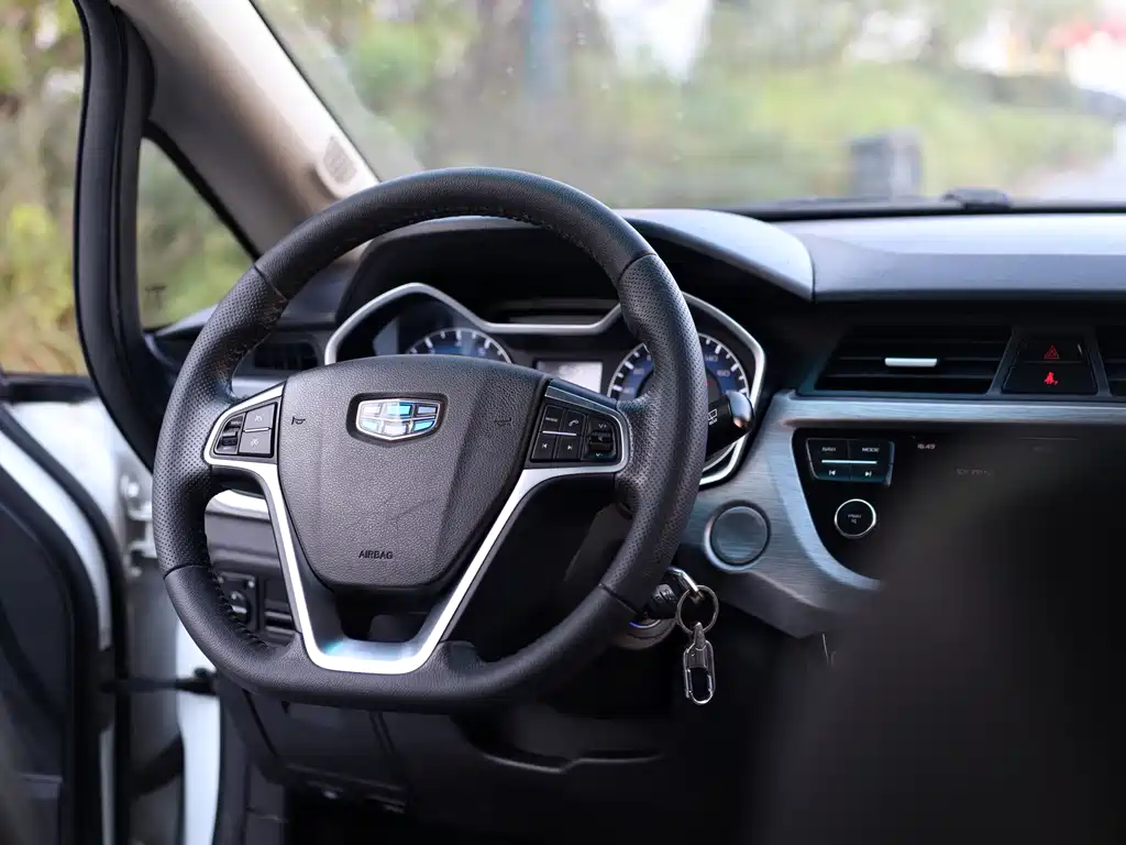 Geely Vision X3 — фото 20