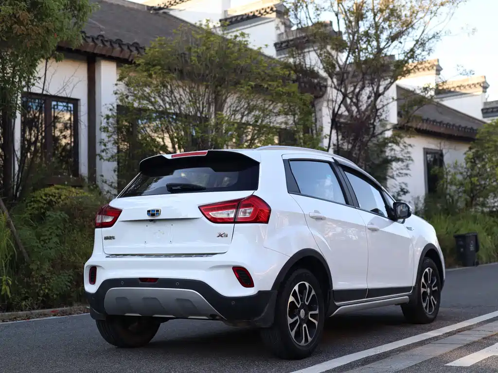 Geely Vision X3 — фото 4