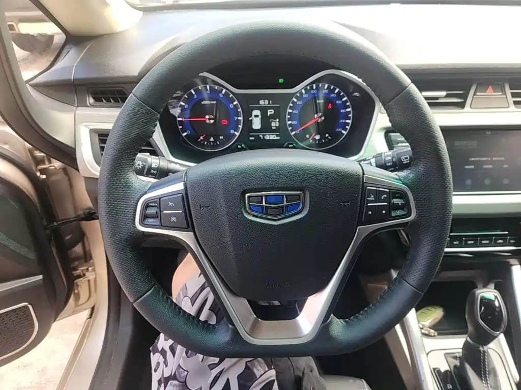 Geely Vision X3 — фото 7