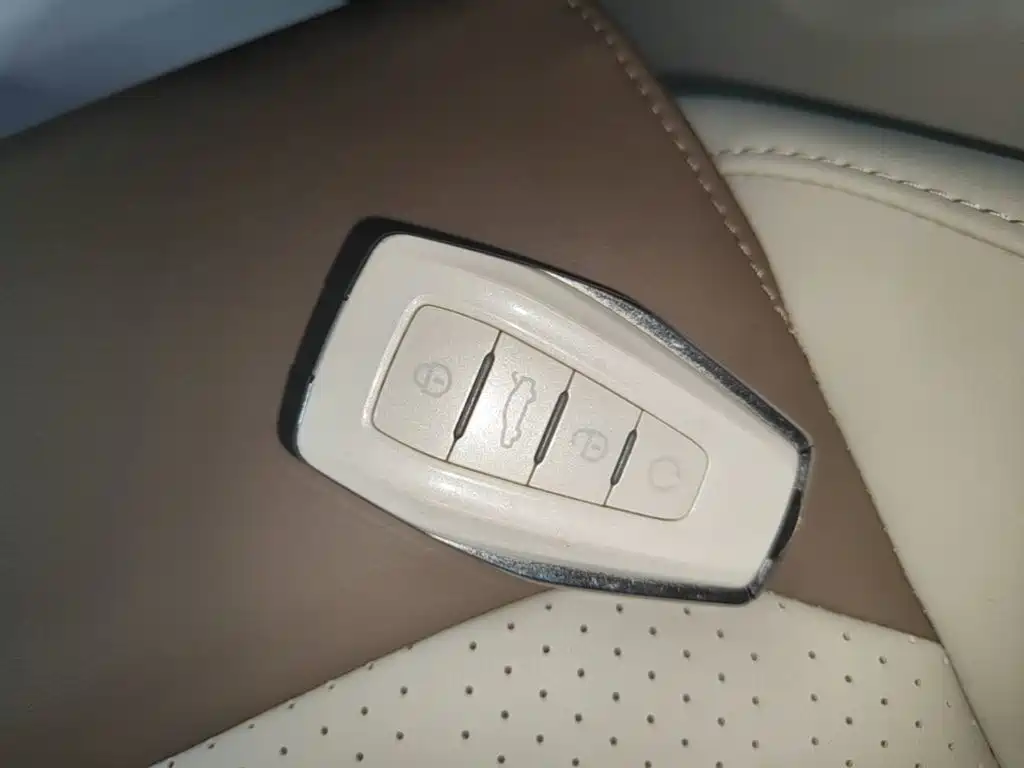 Geely Icon — фото 9