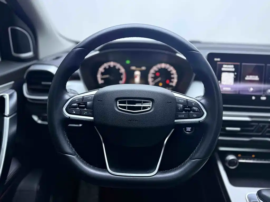 Geely Binyue — фото 11