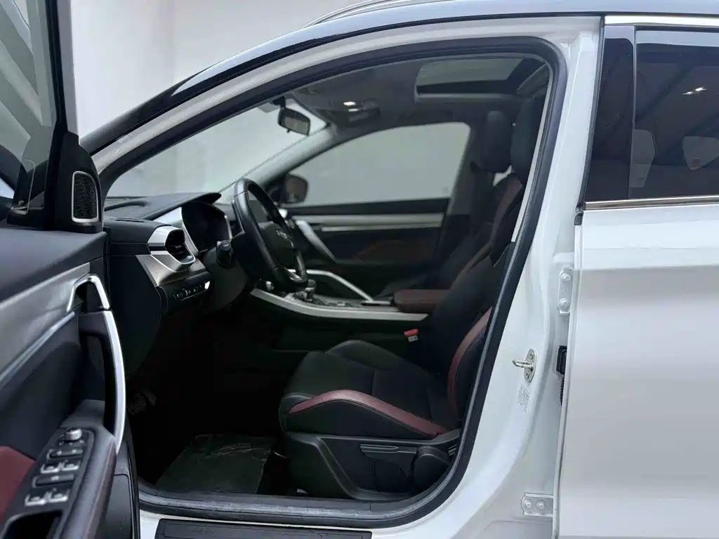 Geely Binyue — фото 15