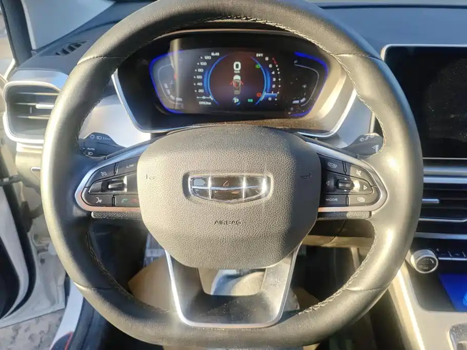 Geely Binyue — фото 15
