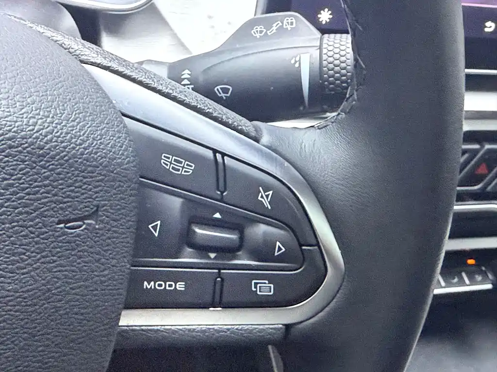 Geely Binyue — фото 11