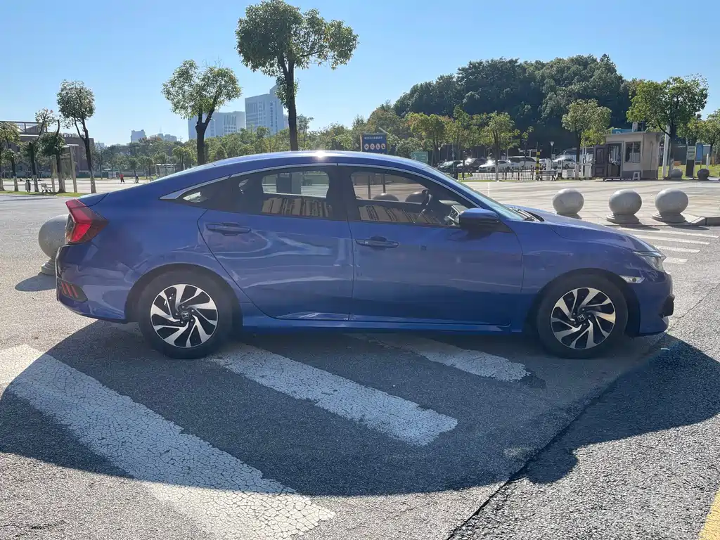 Honda Civic — фото 4