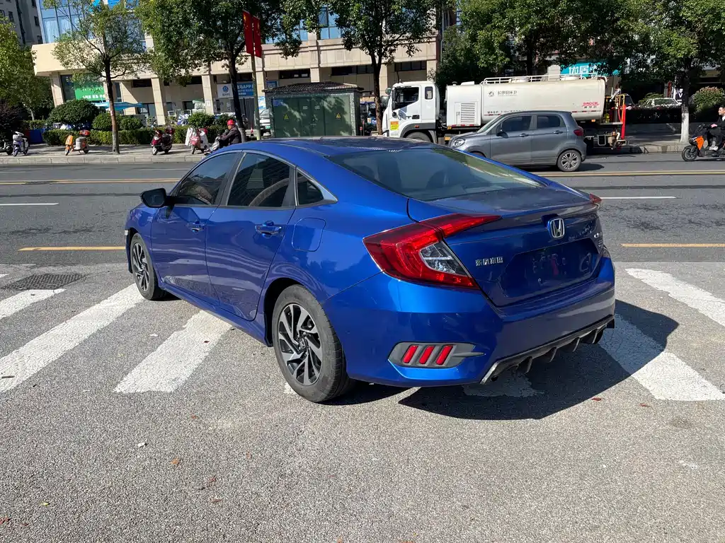 Honda Civic — фото 7