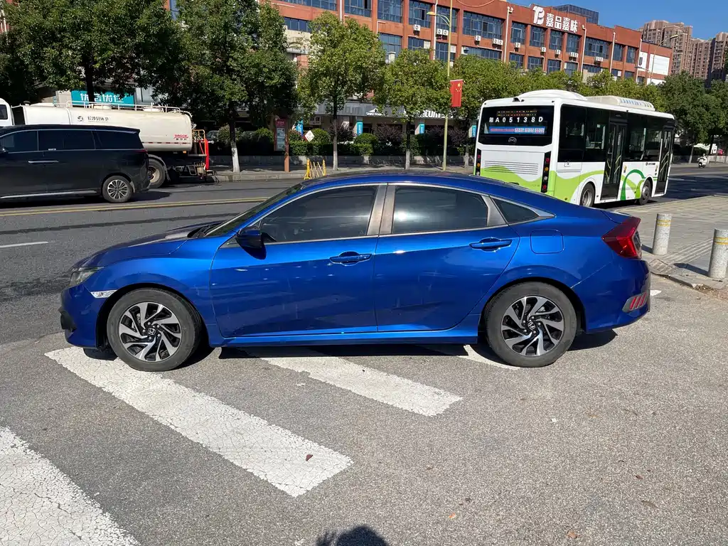 Honda Civic — фото 8