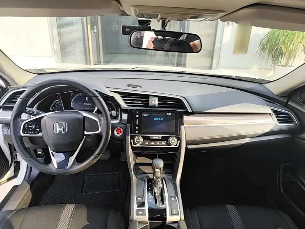 Honda Civic — фото 10