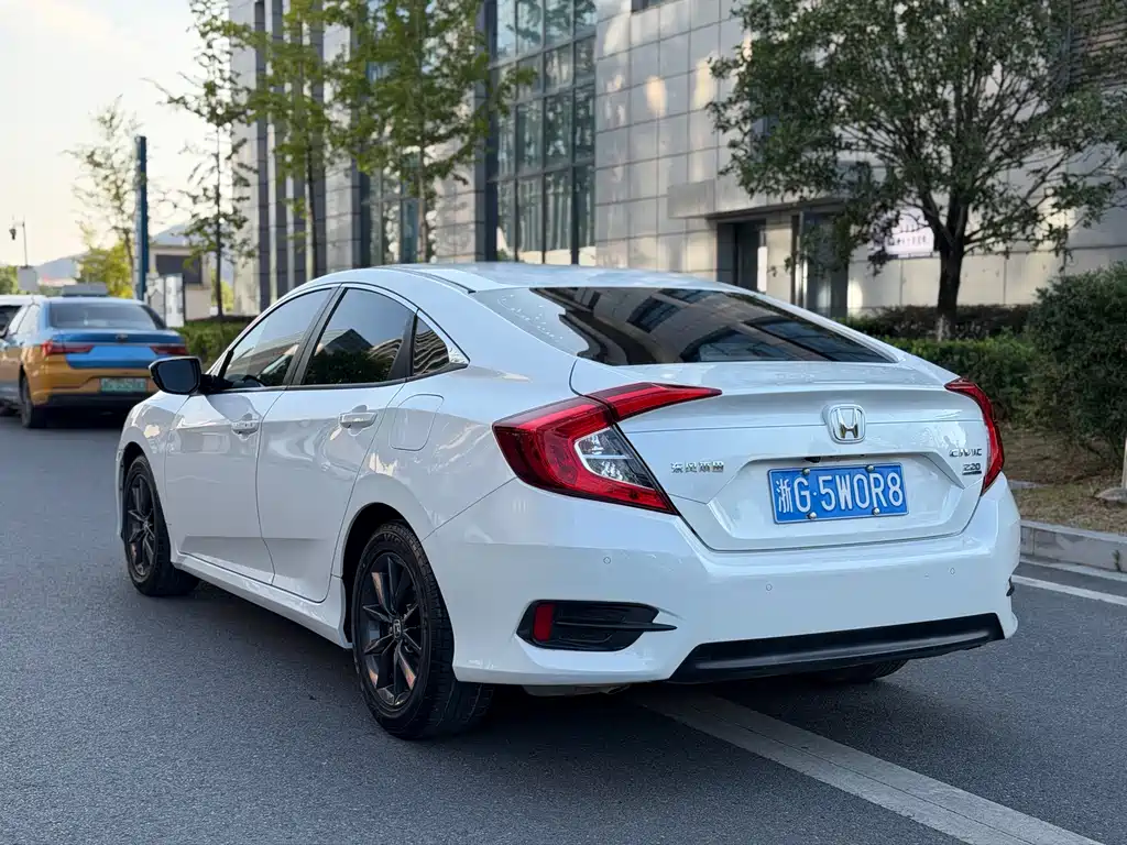 Honda Civic — фото 9