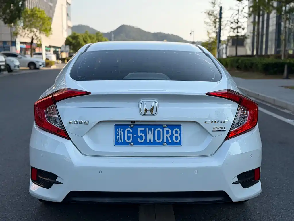 Honda Civic — фото 10