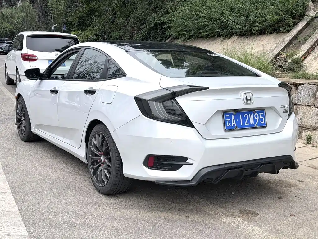 Honda Civic — фото 8