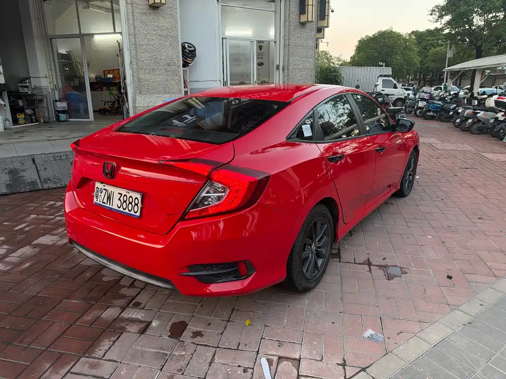 Honda Civic — фото 10