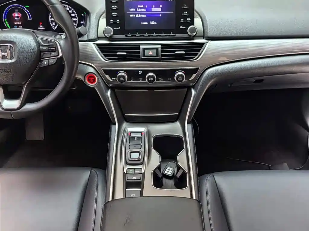 Honda Accord — фото 11