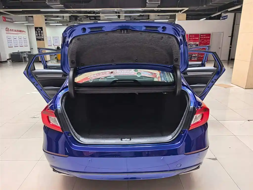 Honda Accord — фото 17