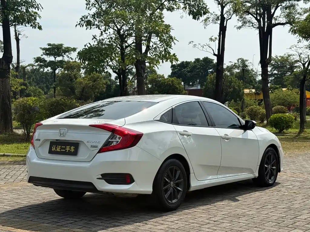 Honda Civic — фото 15