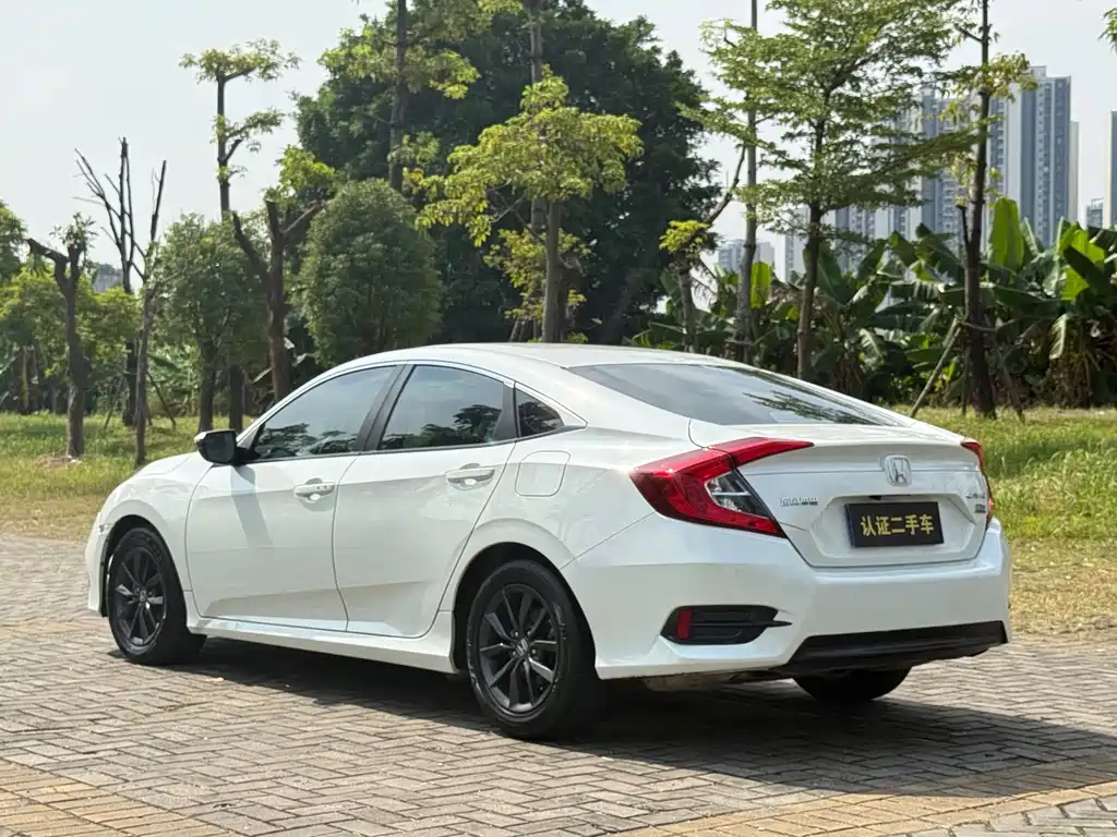 Honda Civic — фото 17