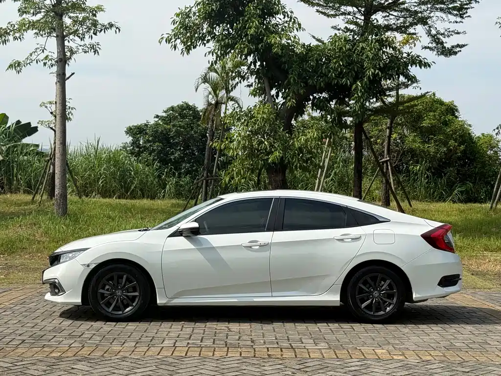 Honda Civic — фото 18