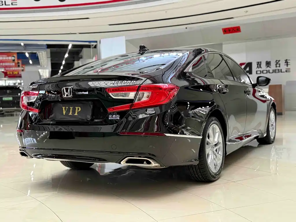 Honda Accord — фото 9