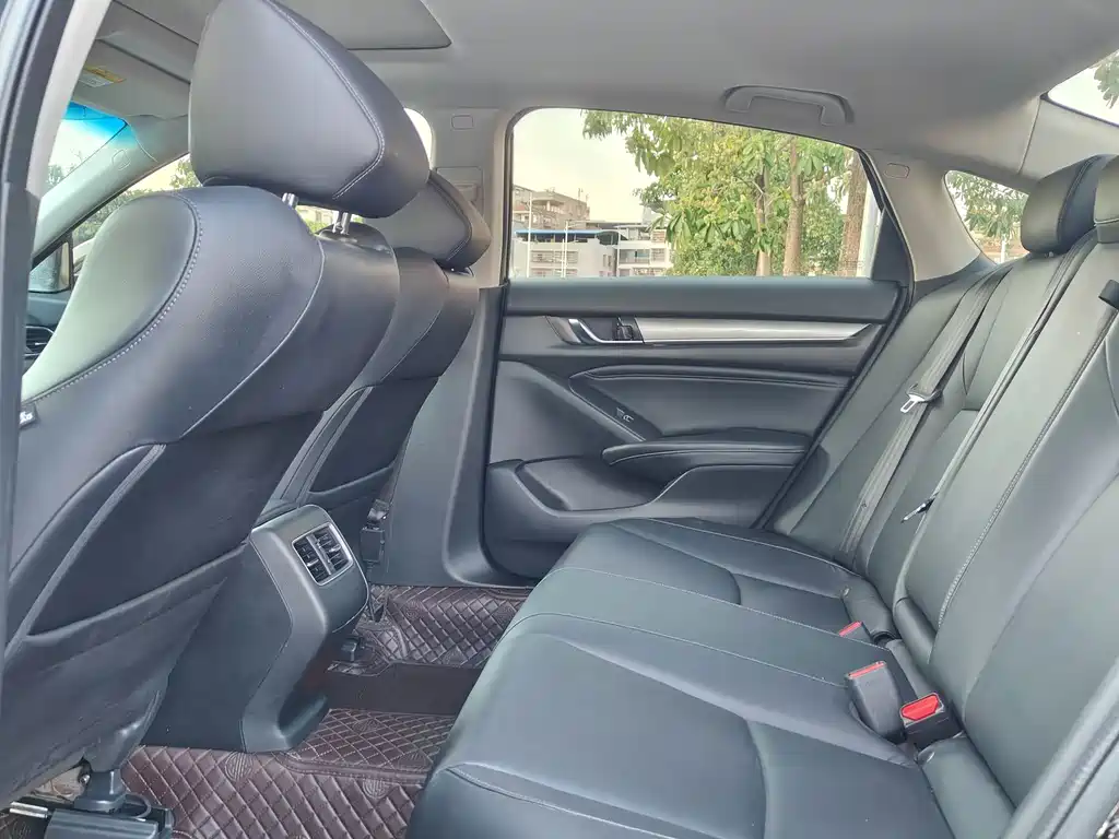 Honda Accord — фото 11