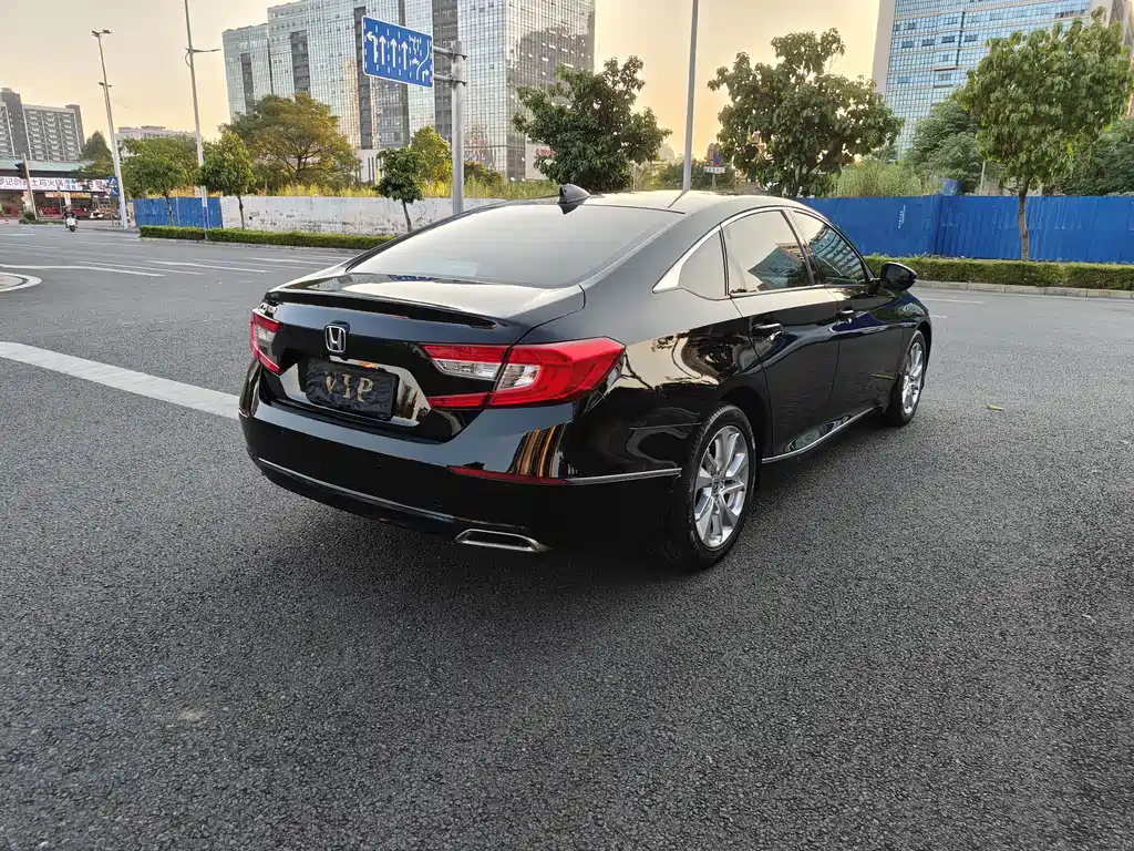 Honda Accord — фото 7
